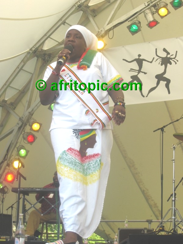 ../Images/AfricaFestival-28-29May05 189.jpg